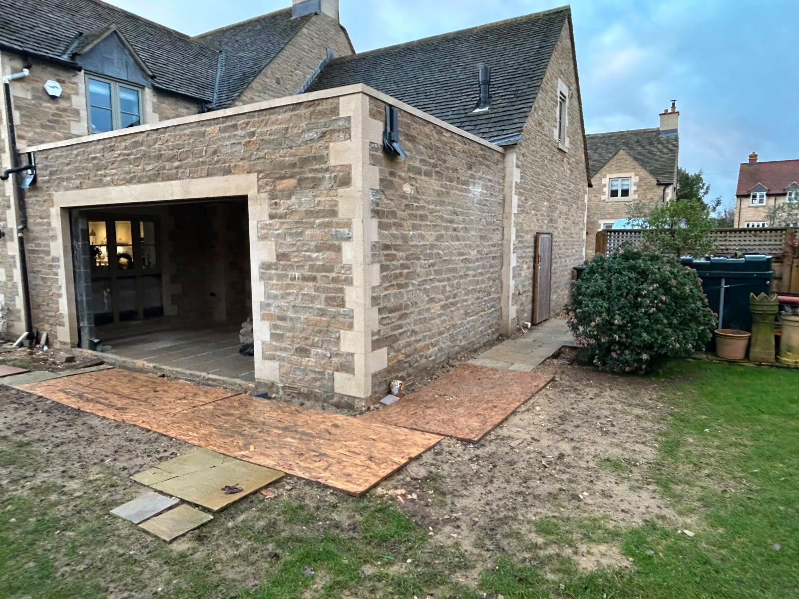 Completed natural stone extension in the Cotswolds by DR Smith Building stone masons.